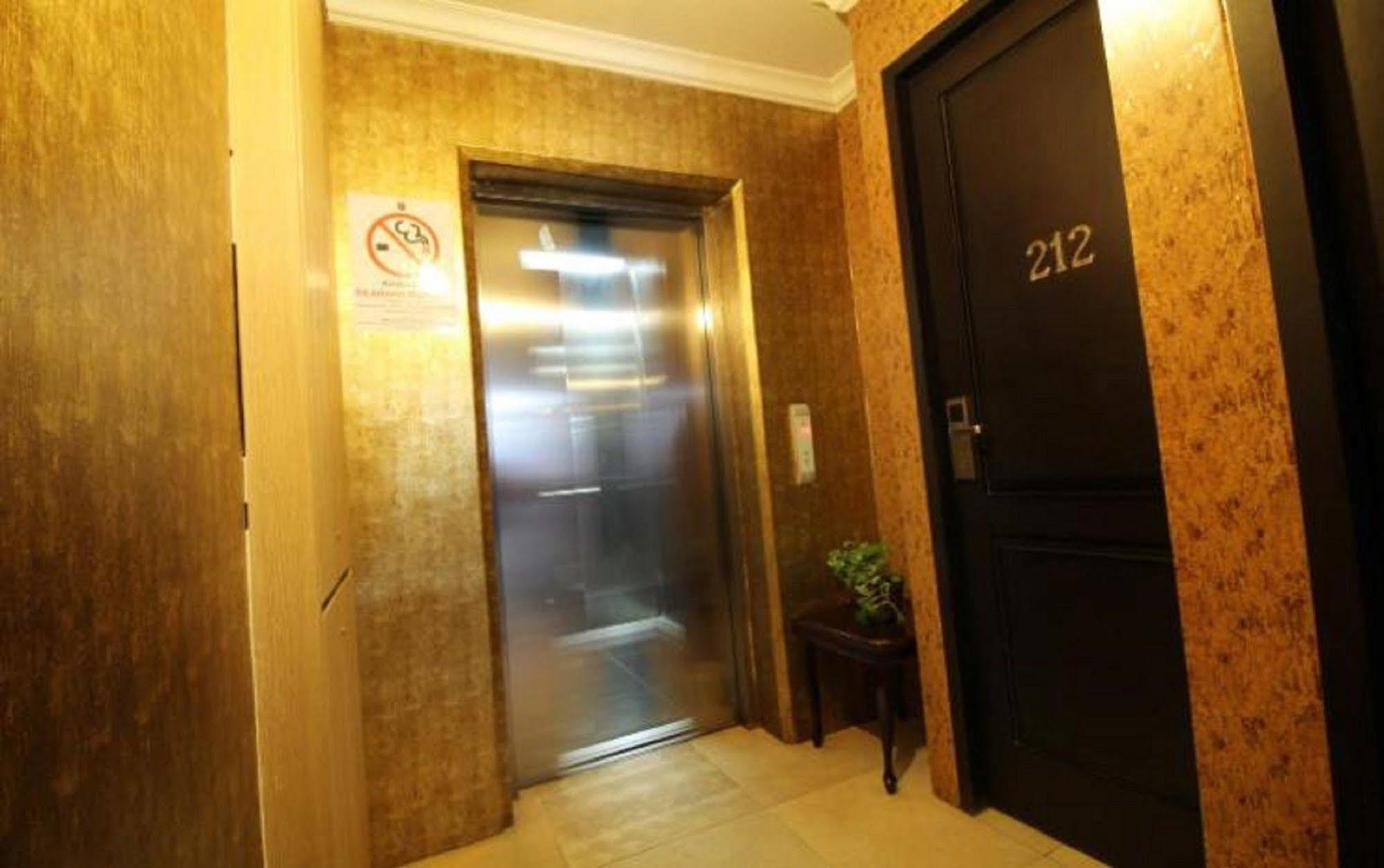 Twins Hotel Джакарта Экстерьер фото