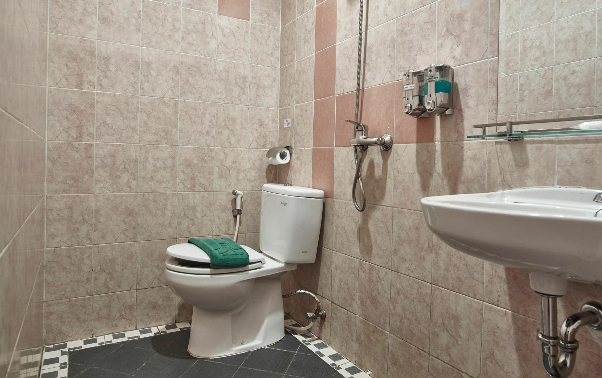 Twins Hotel Джакарта Экстерьер фото